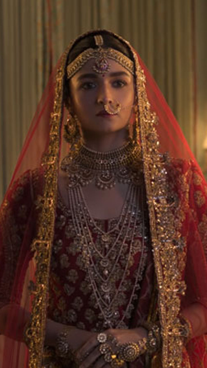 Alia bhatt shop kalank lehenga